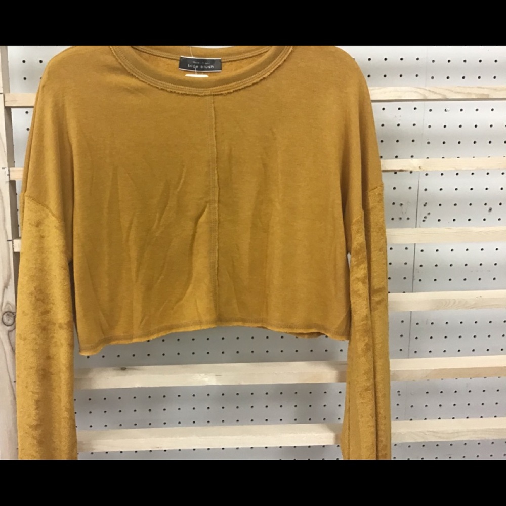 Yellow long sleeves crop top